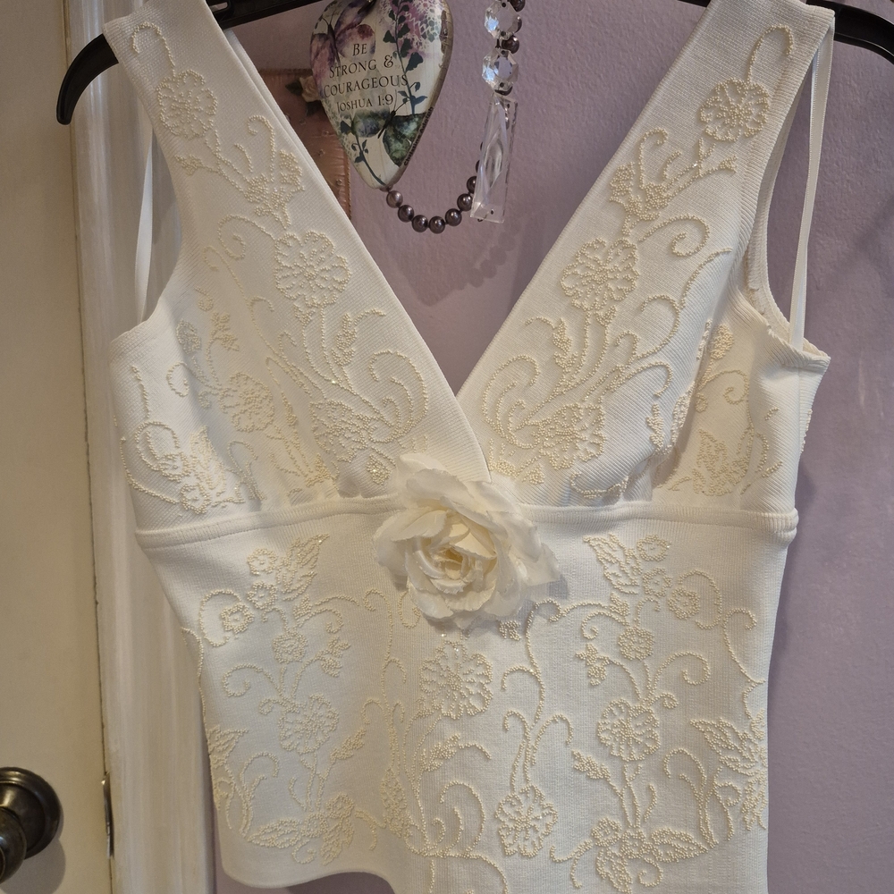 SD Collection White Textured V-Neck Top